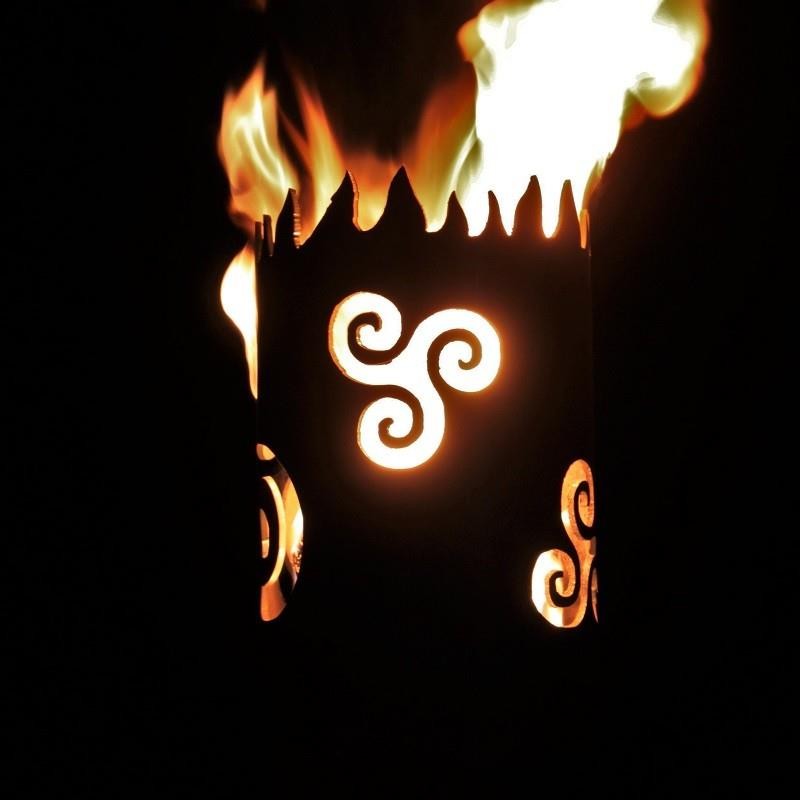 Gartenfackel groß Triskele - inkl. Fackelstiel 145 cm angespitzt und 1 x Brennmaterial