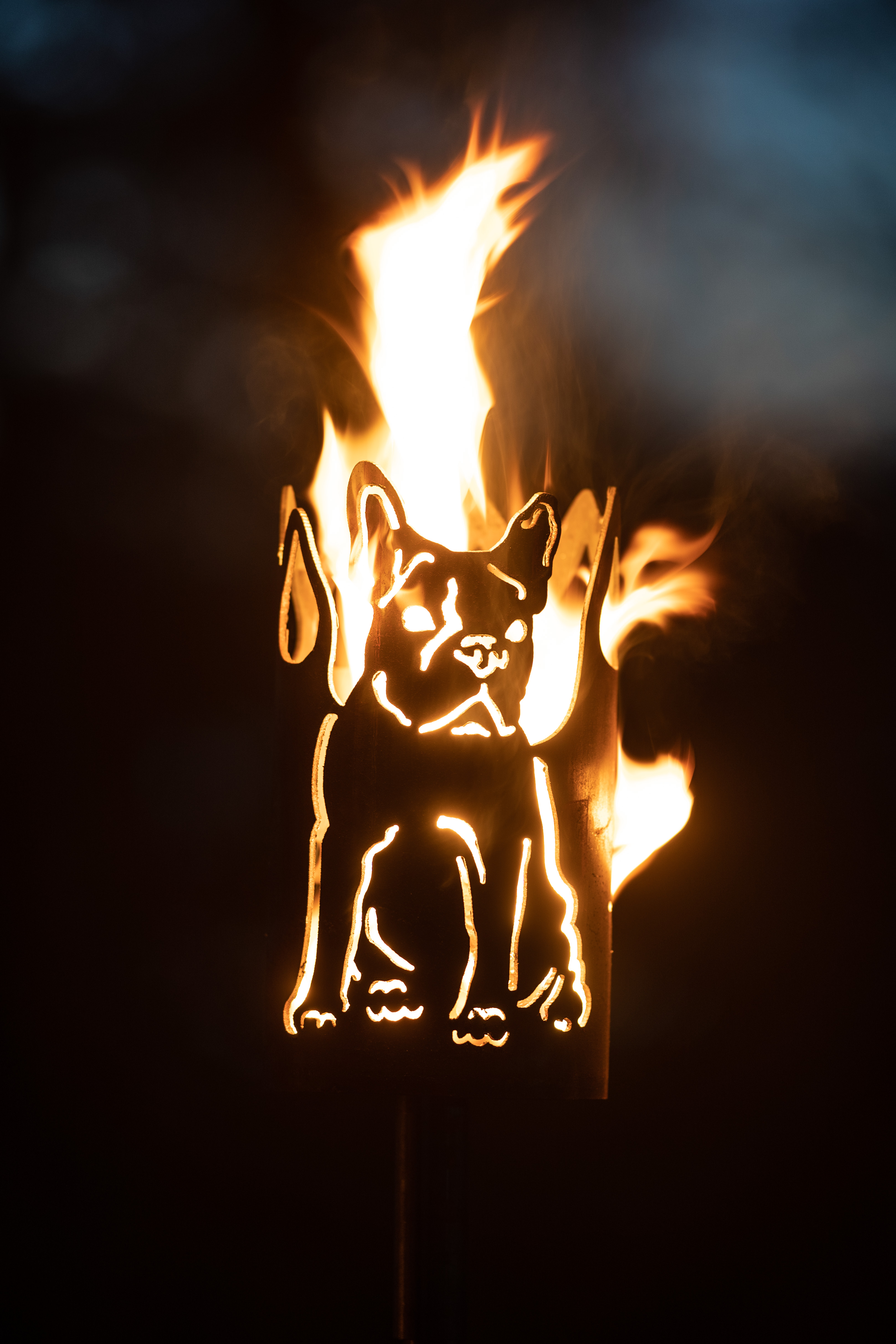 Gartenfackel groß Bulldogge französisch - inkl. Fackelstiel 110 cm angespitzt und 1 x Brennmaterial