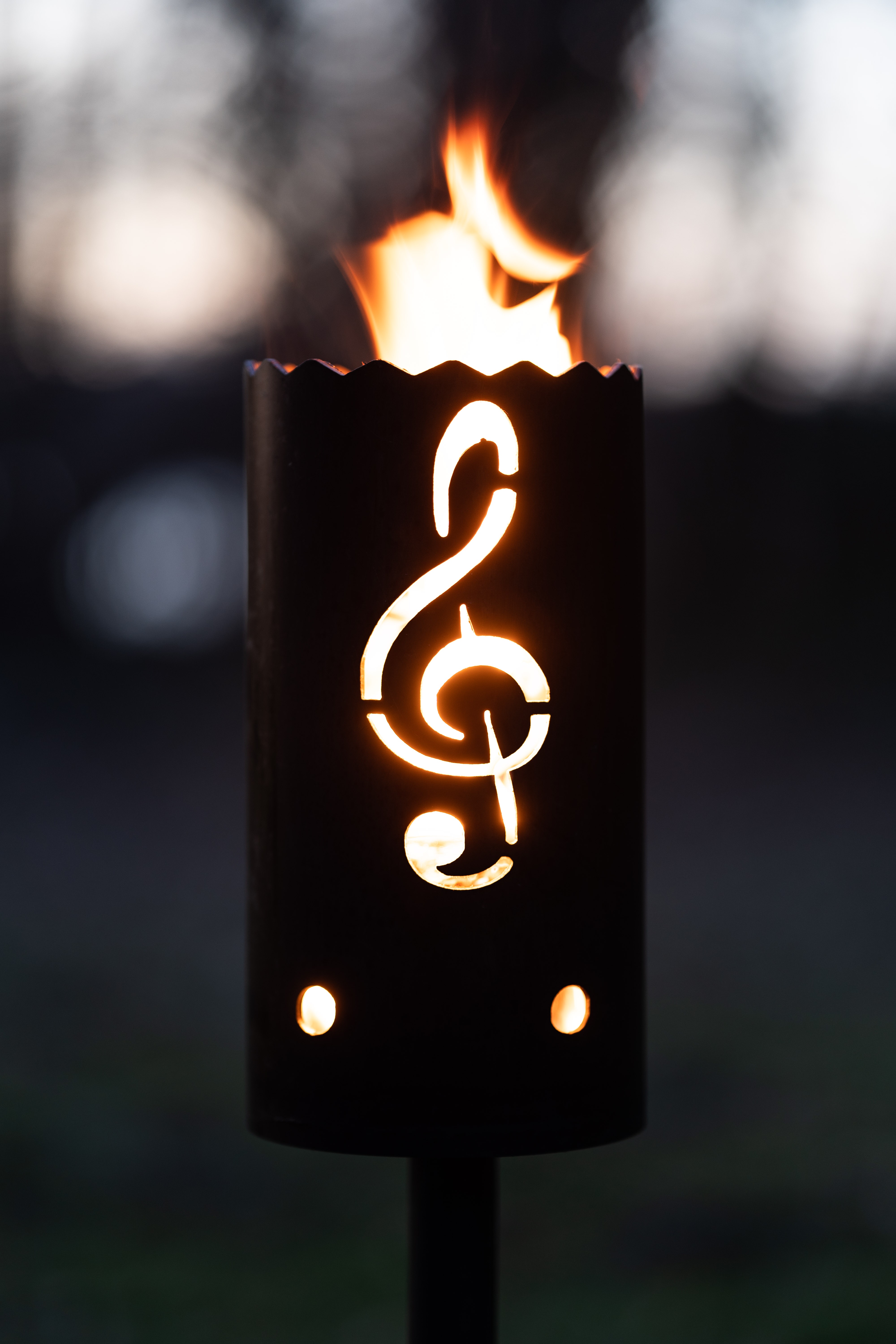 Gartenfackel groß Klavier - inkl. Schmuck-Fackelstiel 145 cm Grobdrall angespitzt und 1 x Brennmaterial